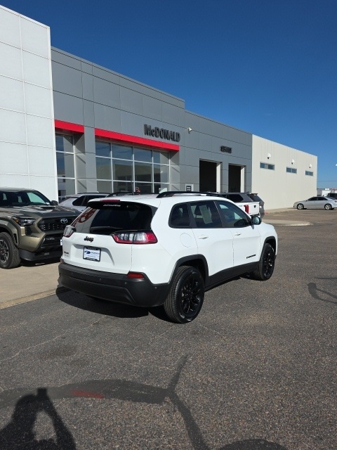 2023 Jeep Cherokee Altitude photo 2