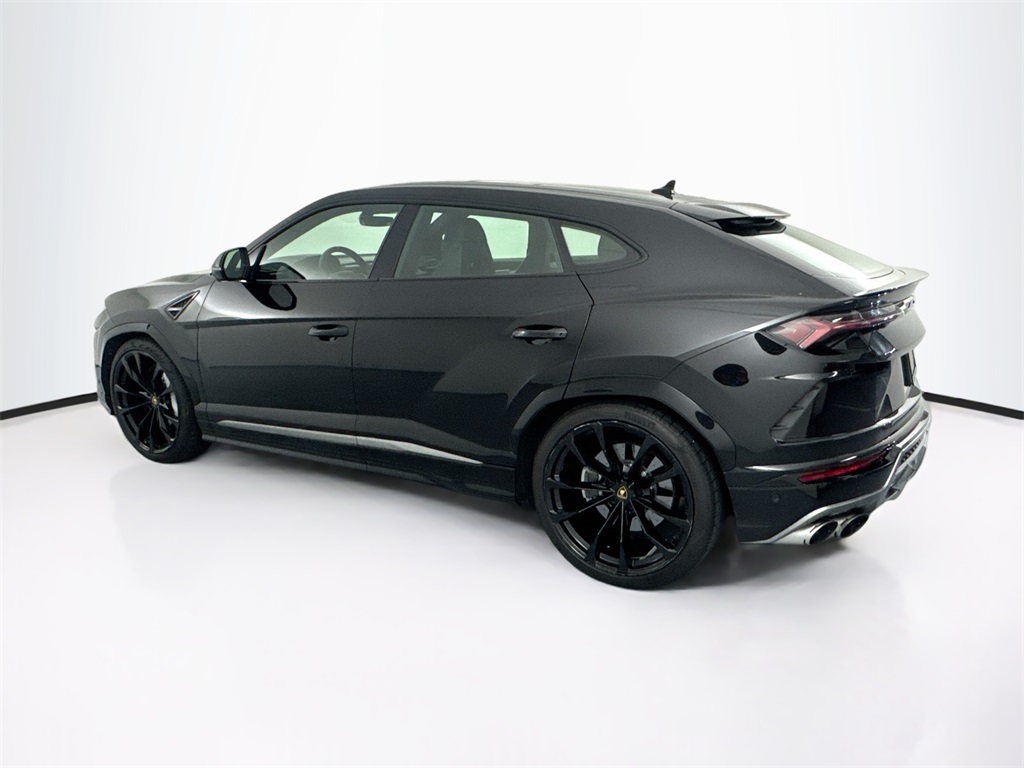 2021 Lamborghini Urus Base photo 4