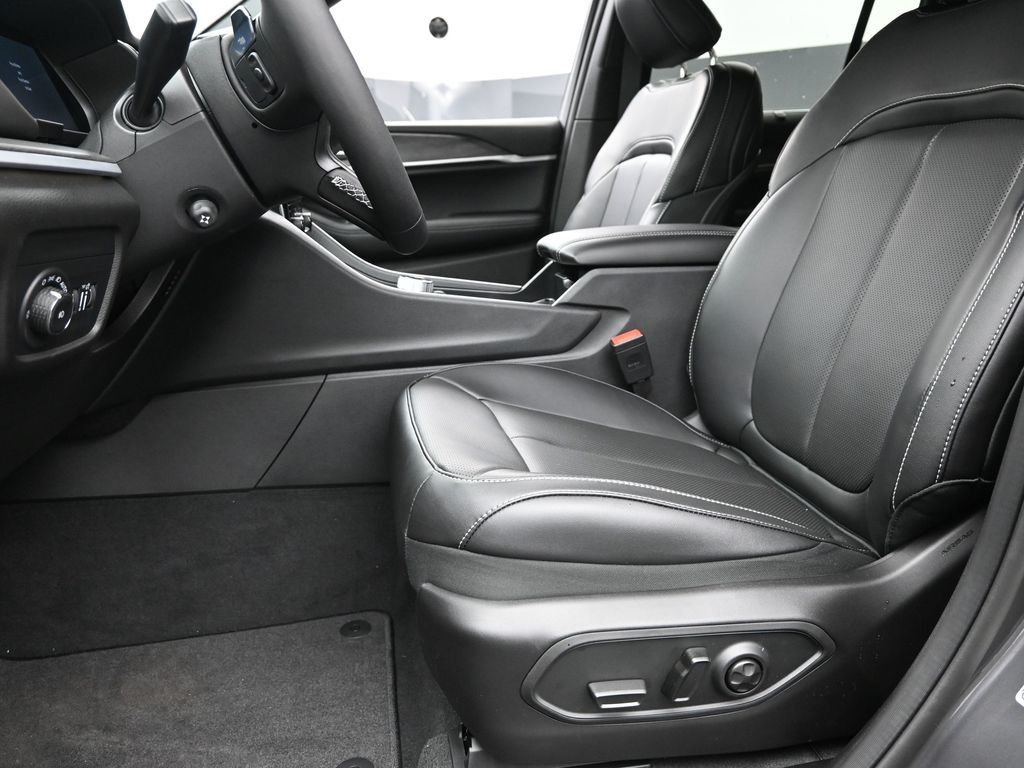2025 Jeep Grand Cherokee Limited photo 12