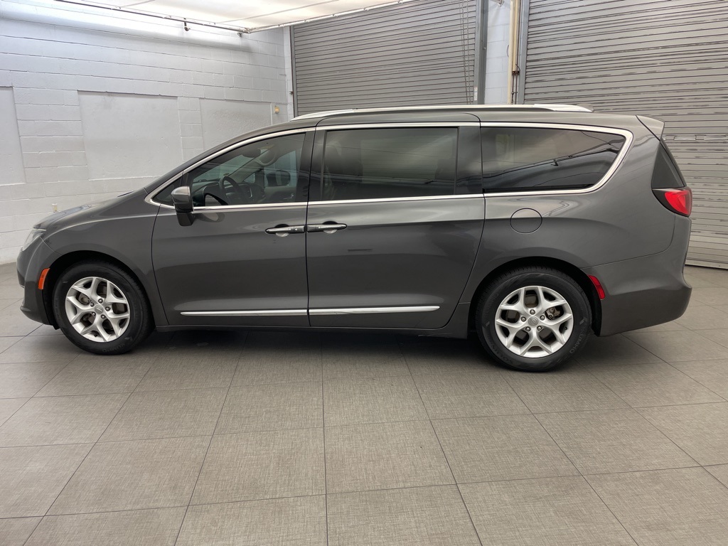 2020 Chrysler Pacifica Touring L photo 5