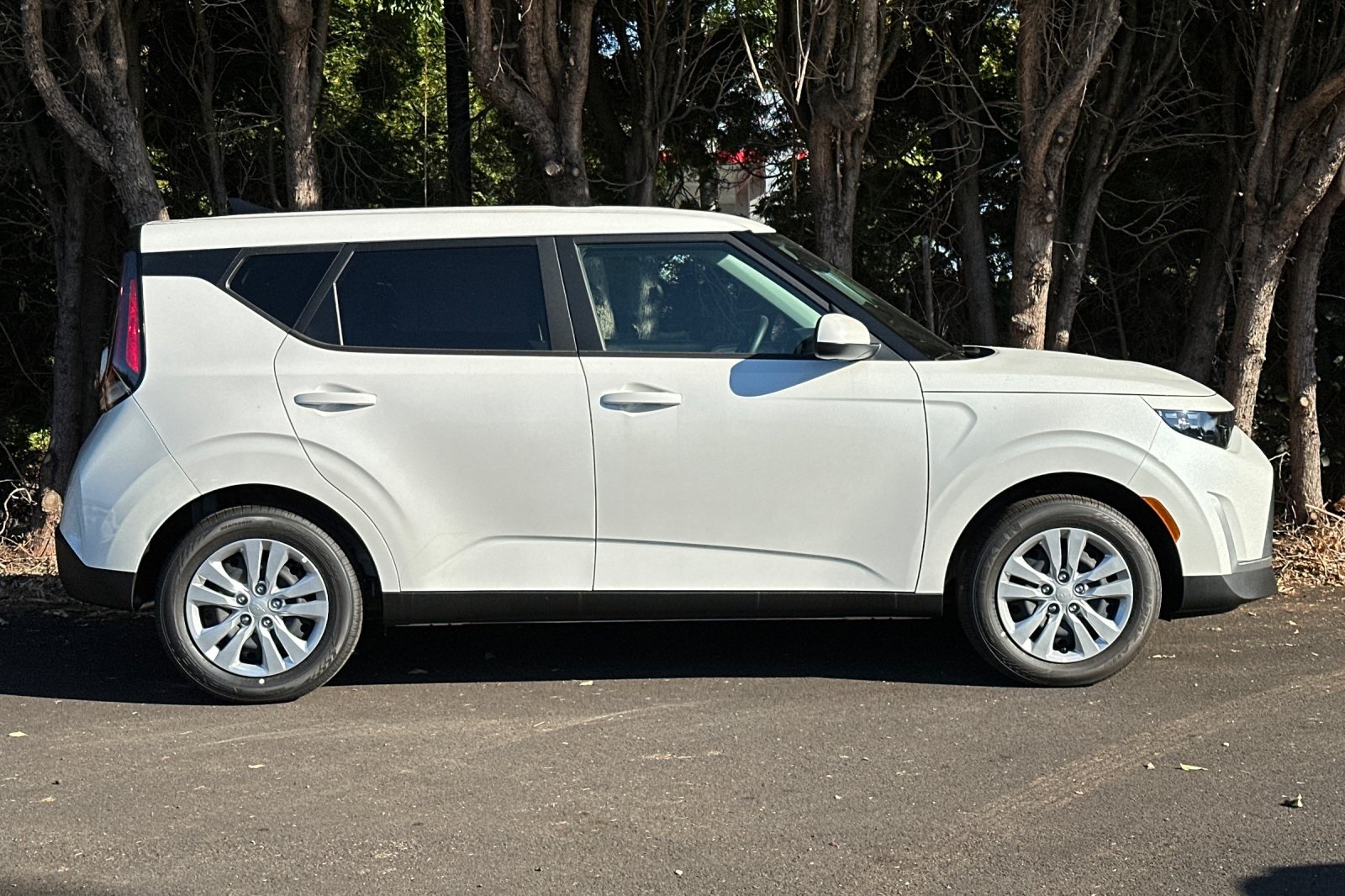 2025 Kia Soul LX photo 2
