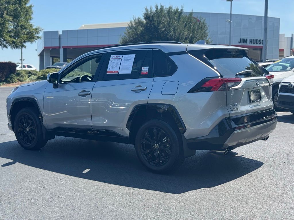 2024 Toyota RAV4 Hybrid SE photo 8