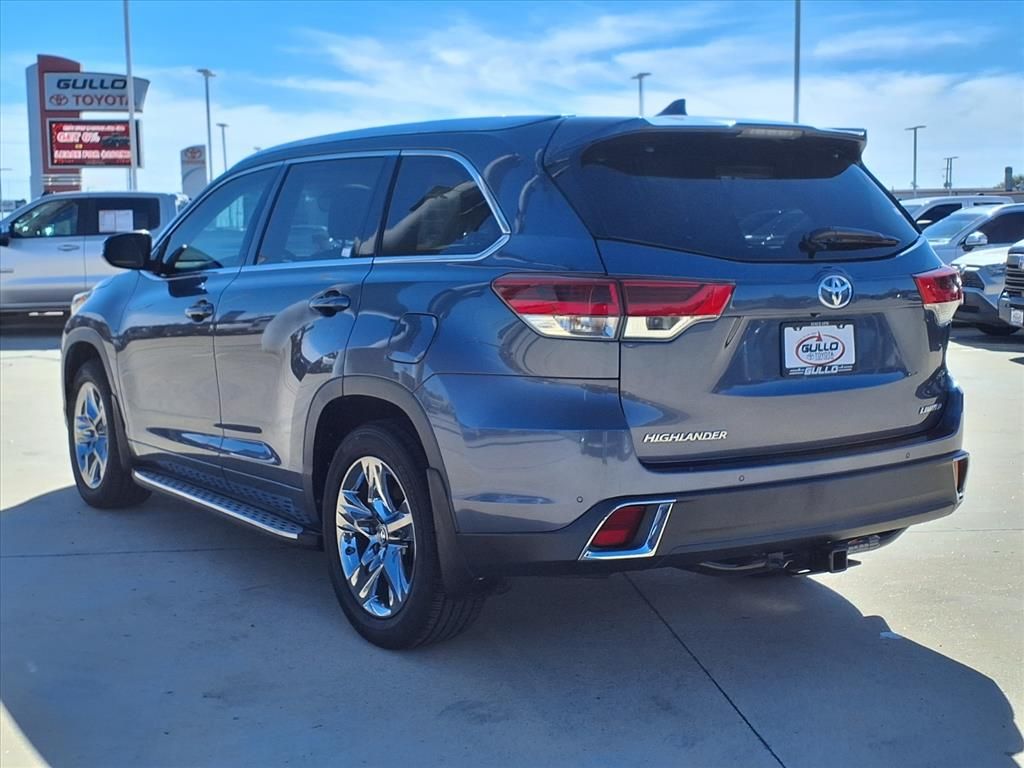 2019 Toyota Highlander Limited Platinum photo 2