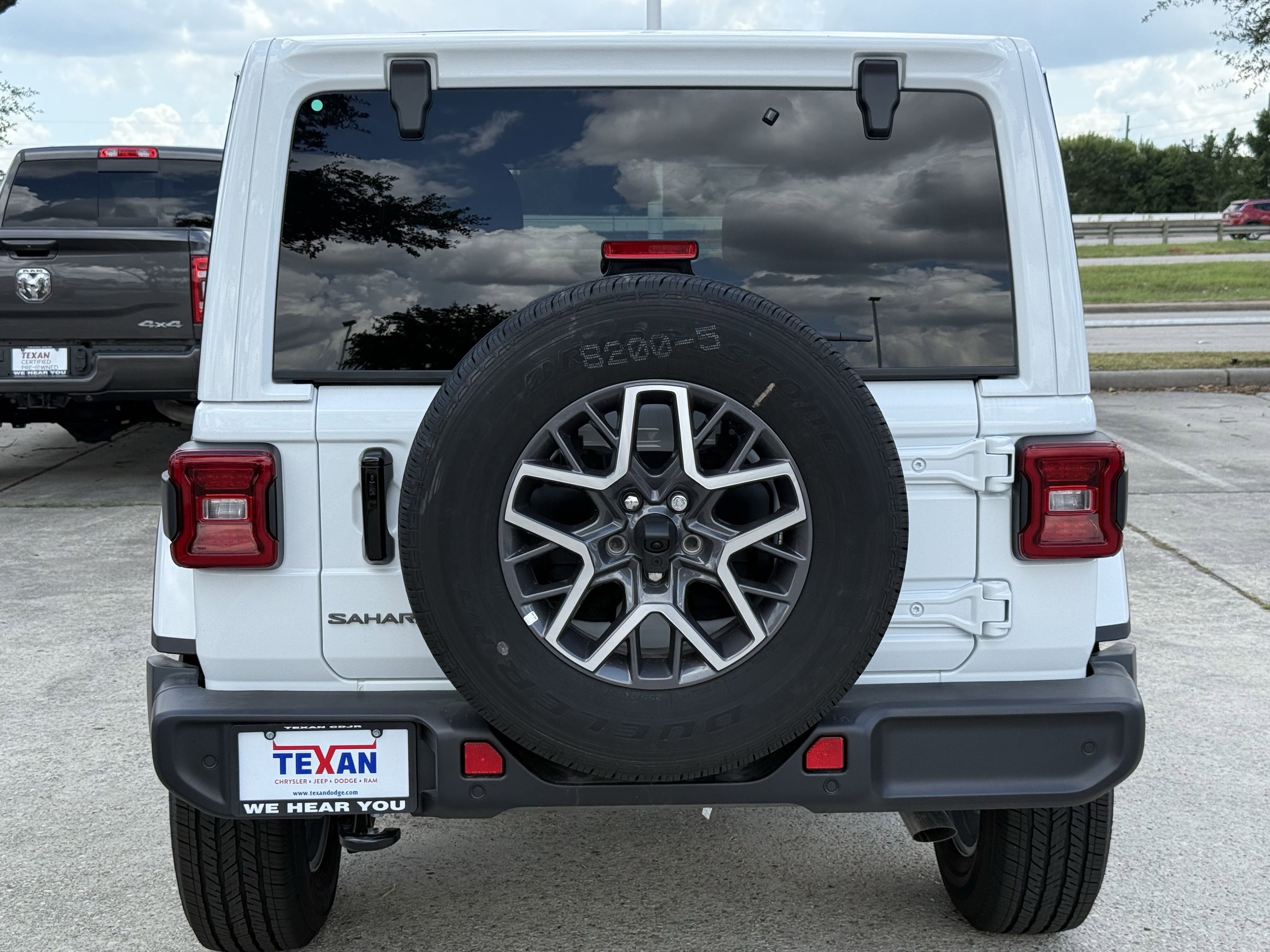 2025 Jeep Wrangler Sahara photo 2