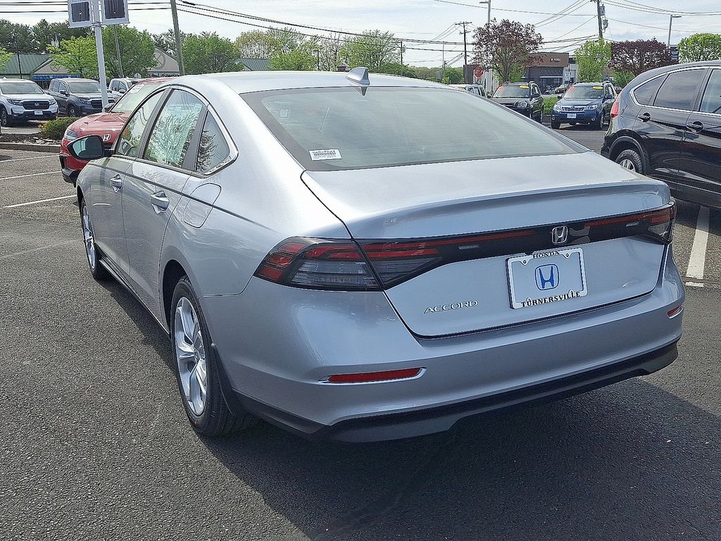 2025 Honda Accord LX photo 3