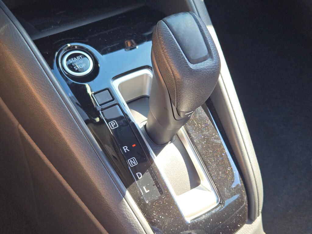 2025 Nissan Versa SV photo 18