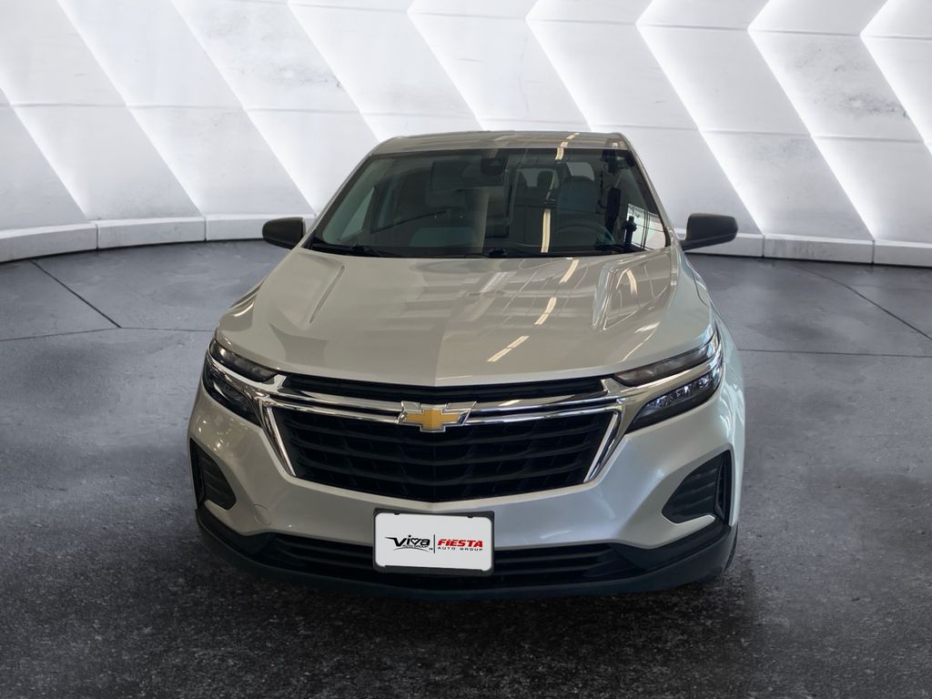2022 Chevrolet Equinox LS photo 2