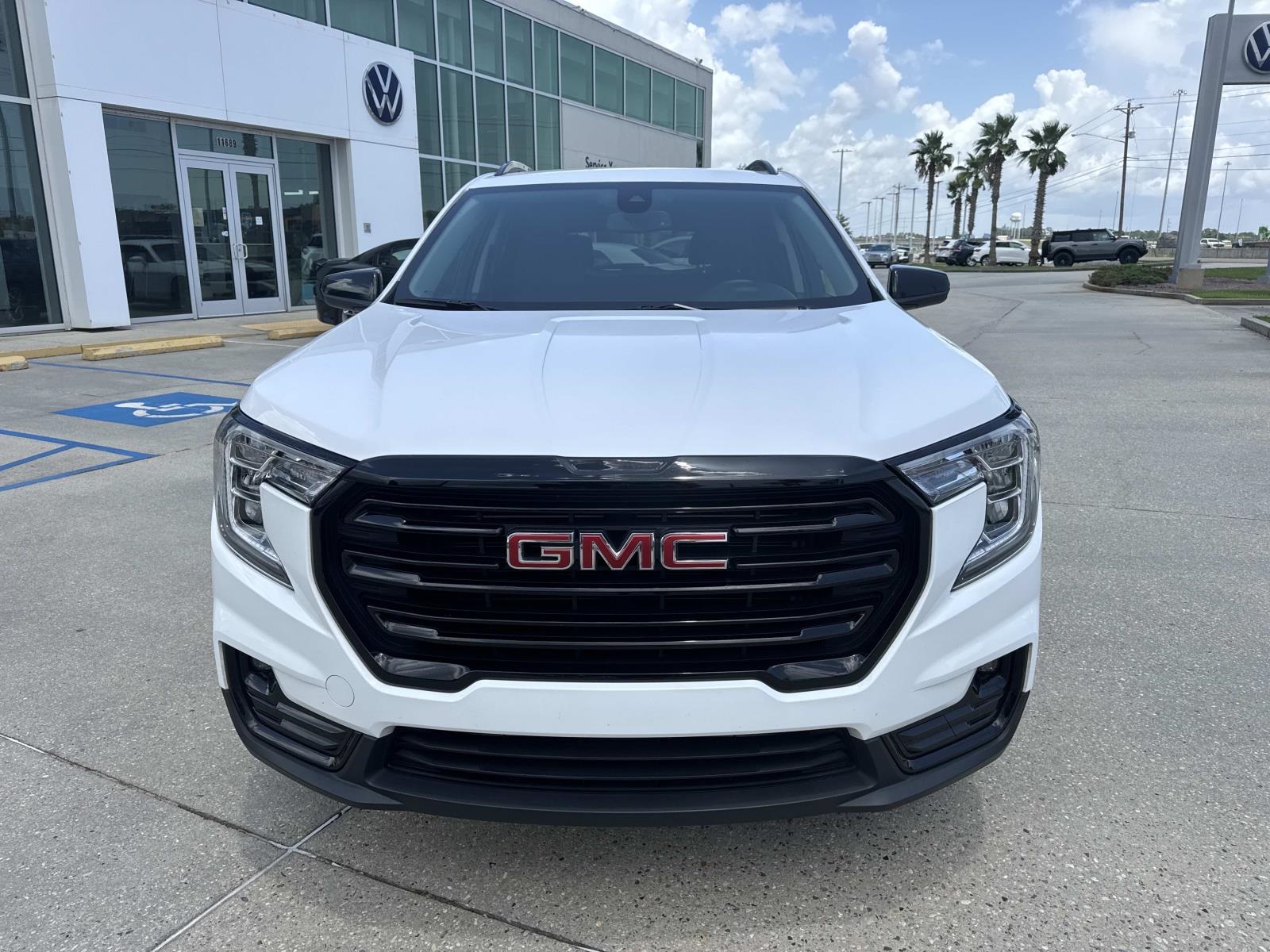 2024 Gmc Terrain SLT photo 2