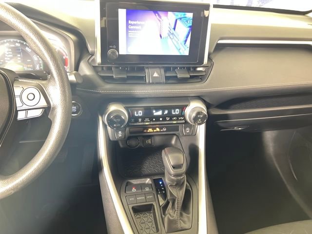 2024 Toyota RAV4 XLE photo 13