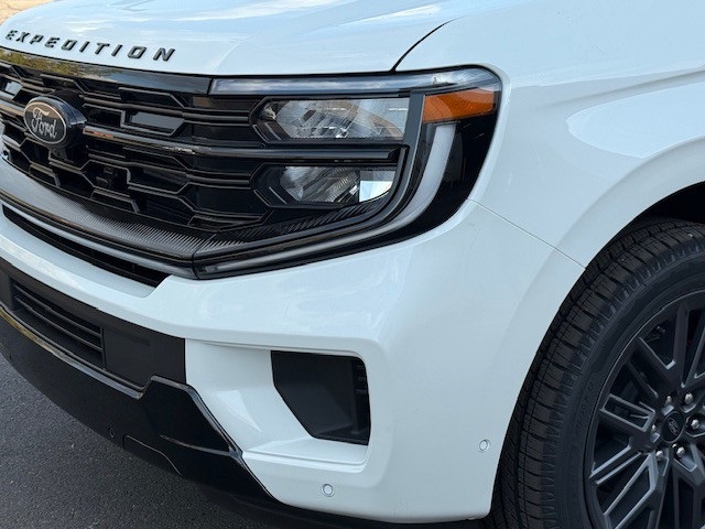 2025 Ford Expedition Platinum MAX photo 9