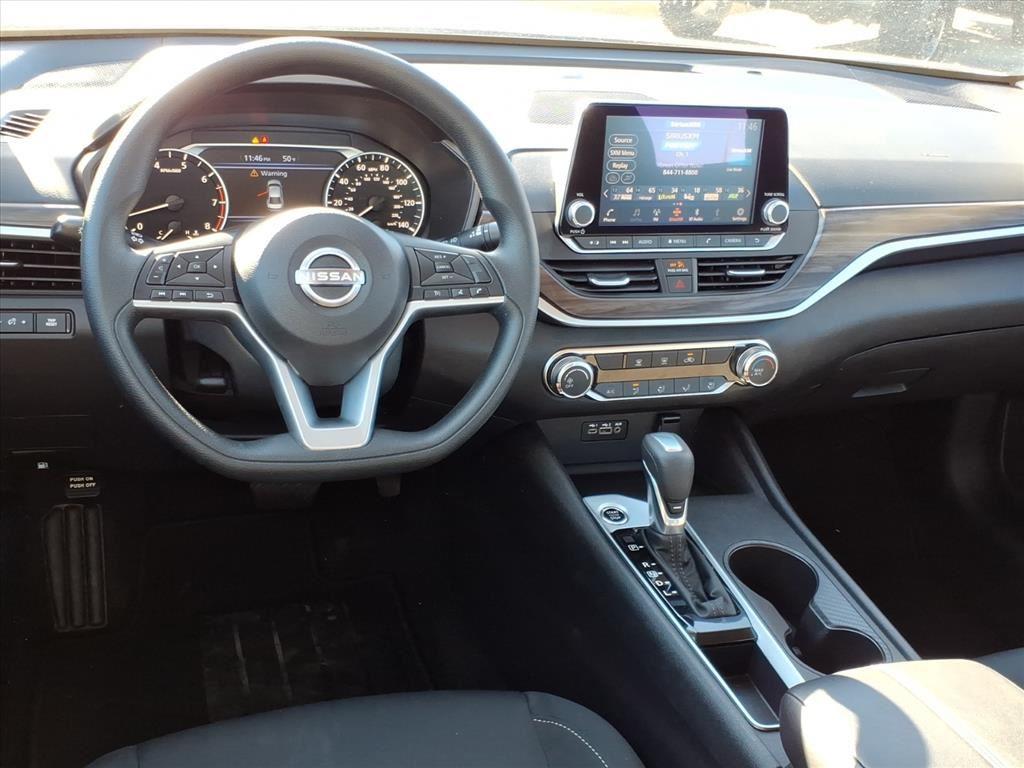 2025 Nissan Altima SV photo 3