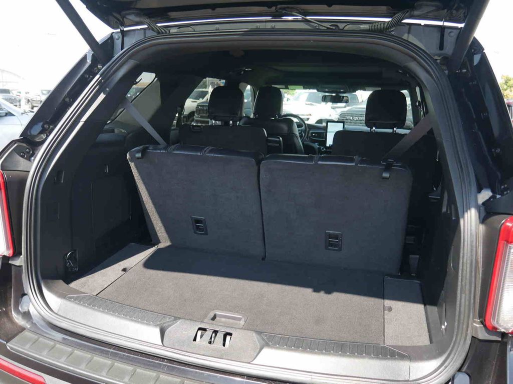 2022 Ford Explorer ST photo 8