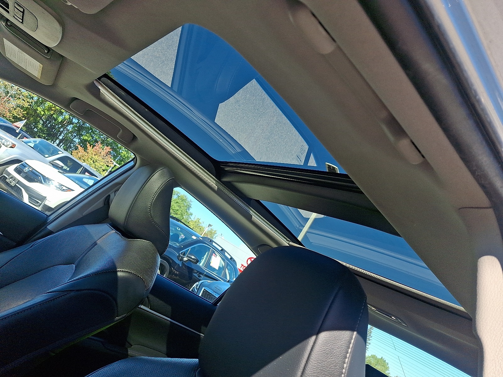 2023 Toyota Camry XLE photo 14
