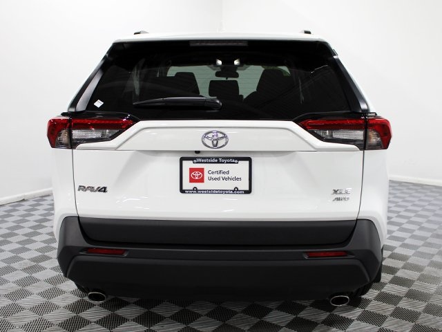 2023 Toyota RAV4 XLE photo 3