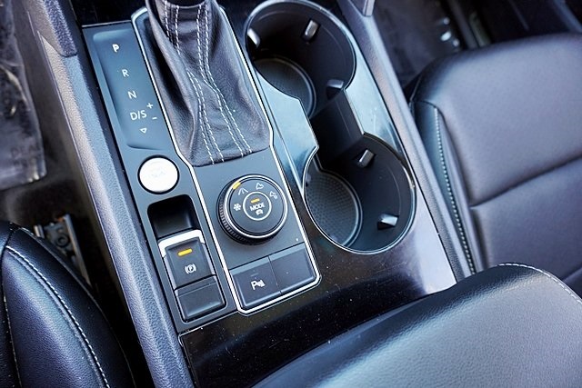 Used 2022 Silver Volkswagen 3.6L V6 SE w/Technology image 33