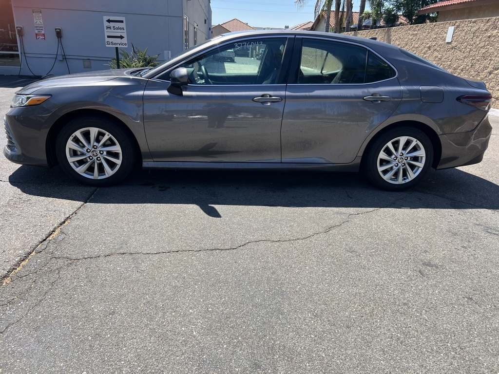 2023 Toyota Camry LE photo 3