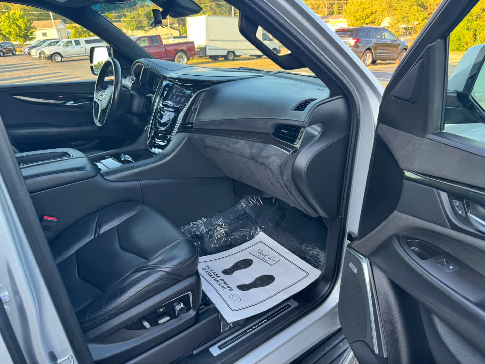 2017 Cadillac Escalade ESV Platinum photo 26