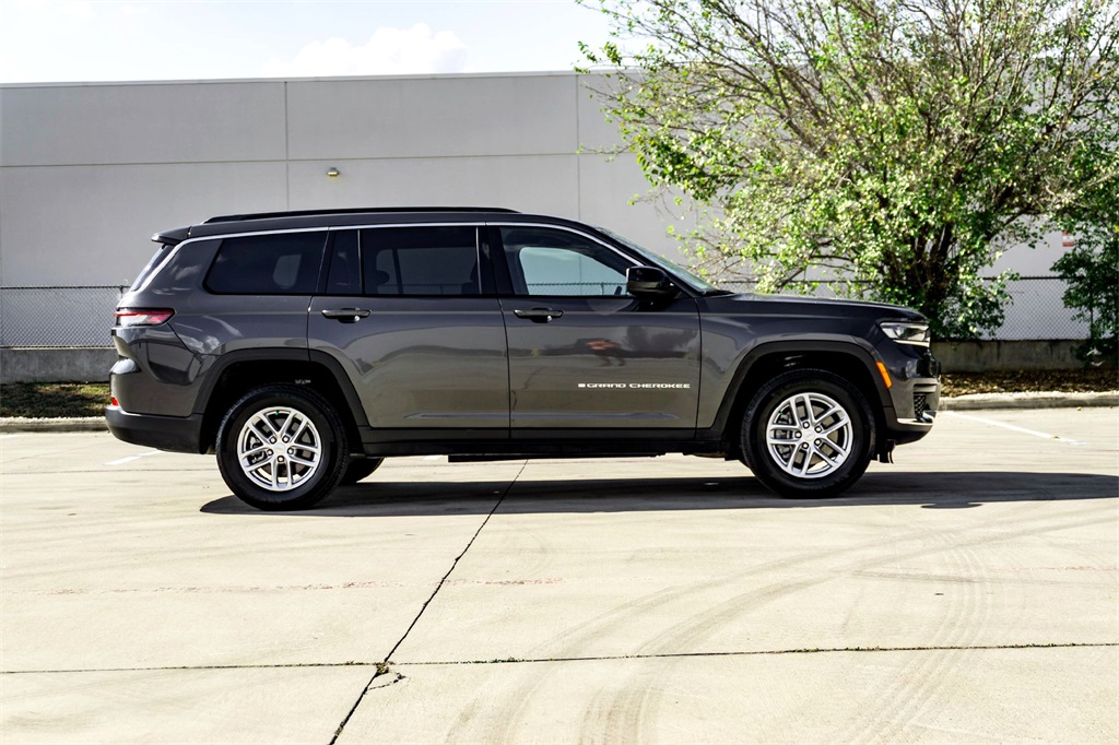 2025 Jeep Grand Cherokee Laredo photo 4