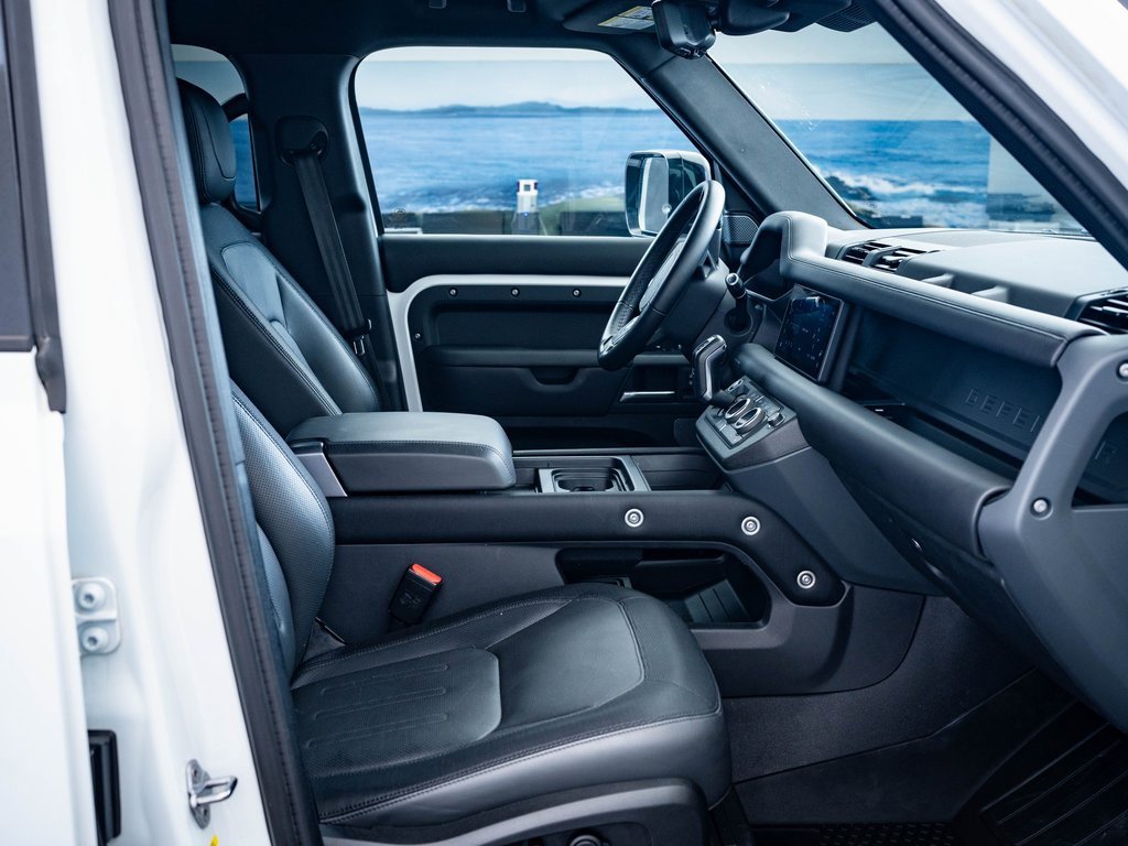 2021 Land Rover Defender 110 X-Dynamic HSE photo 40