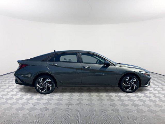 2025 Hyundai Elantra SEL Sport photo 4