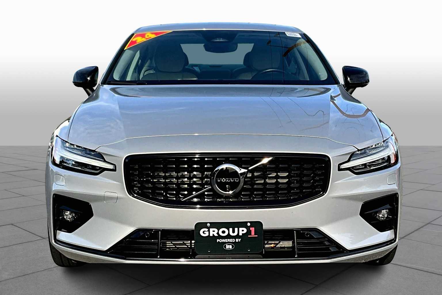 2024 Volvo S60 B5 Plus photo 3