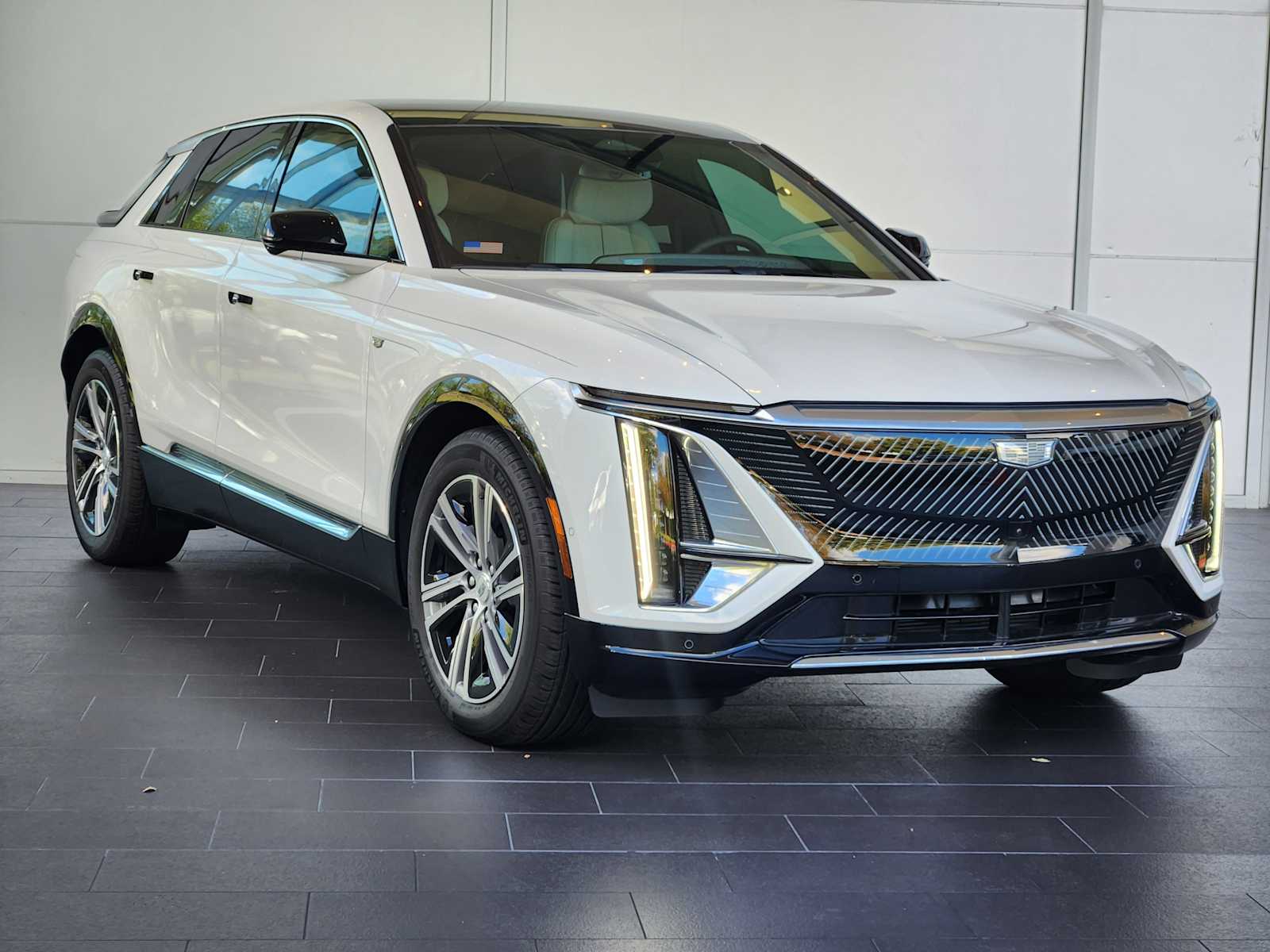 Used 2025 Cadillac LYRIQ Luxury 1 with VIN 1GYKPNRL1SZ311718 for sale in Grapevine, TX