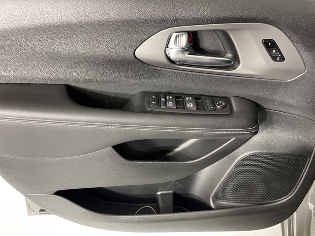 2025 Chrysler Pacifica photo 14