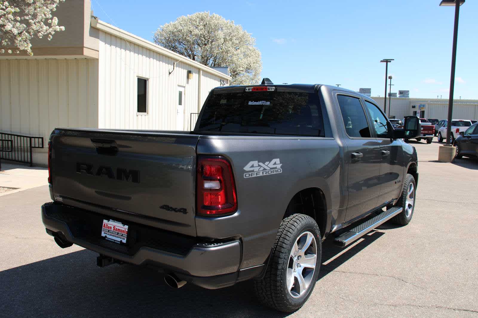 2025 Ram 1500 Tradesman photo 4