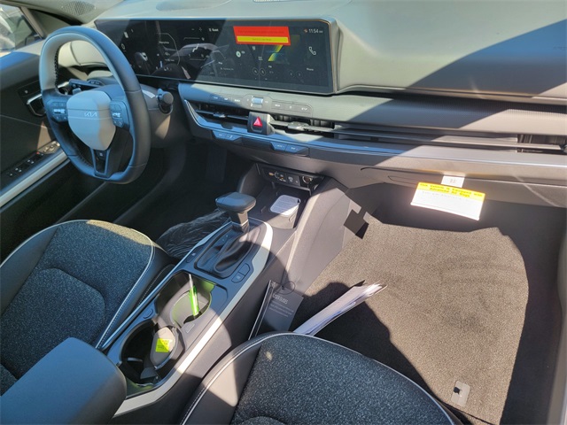 2025 Kia K4 GT-Line photo 16