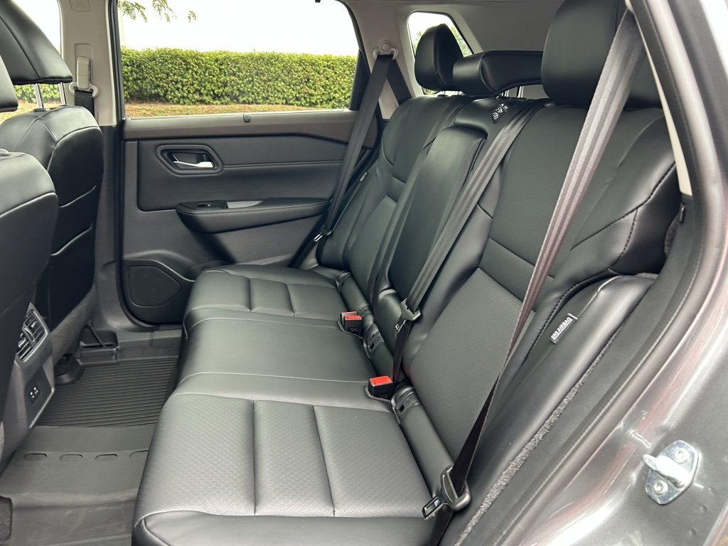 2023 Nissan Rogue SV photo 24