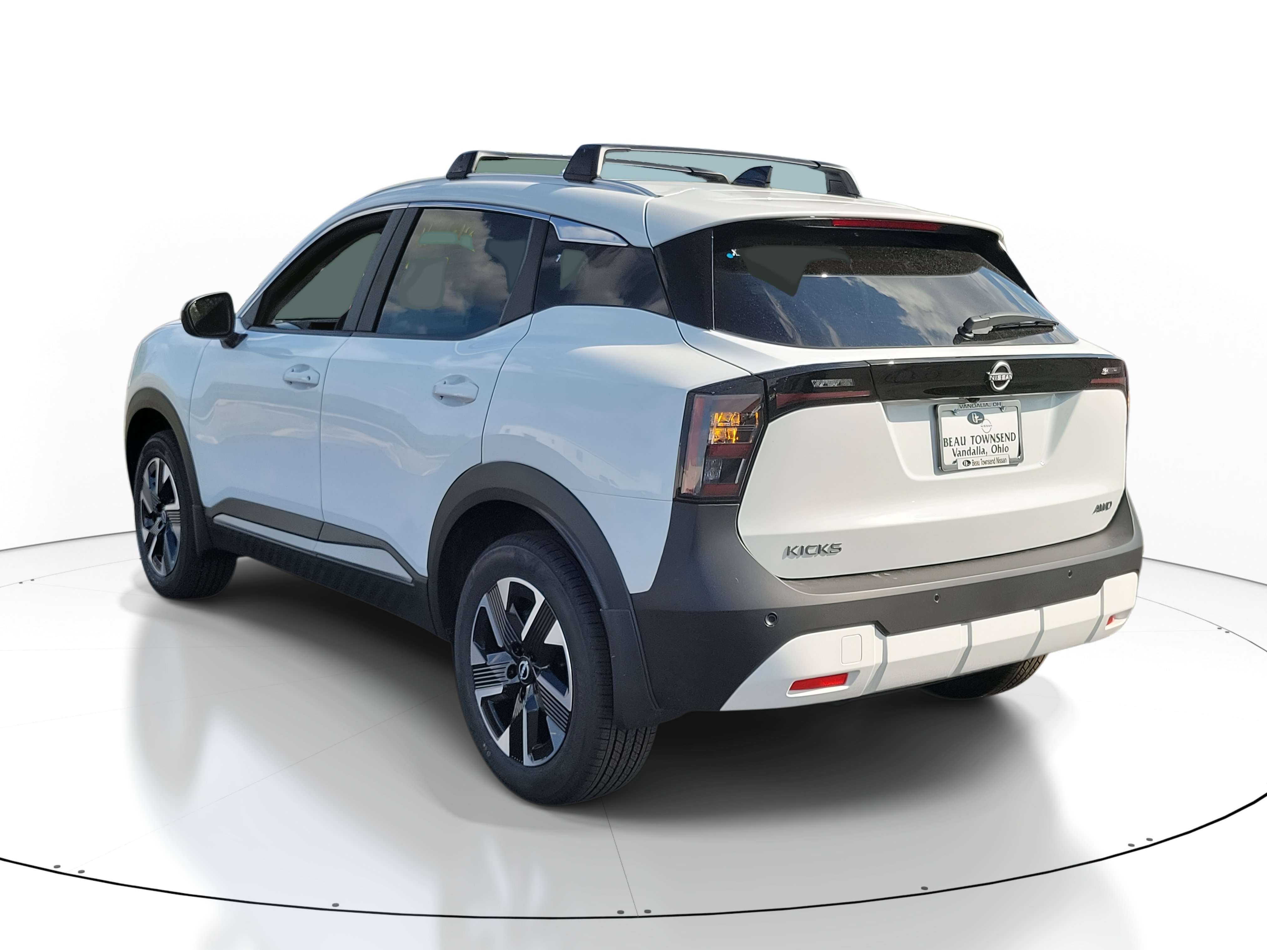 2026 Nissan Kicks SV photo 2