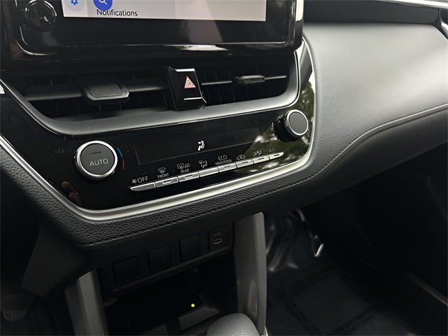 2024 Toyota Corolla Cross LE photo 18