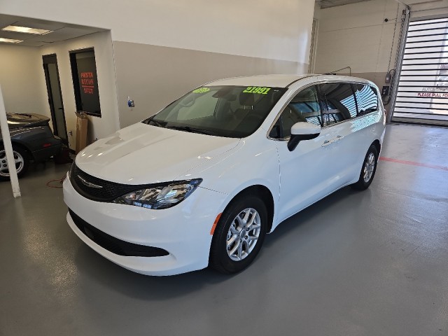 2023 Chrysler Voyager LX