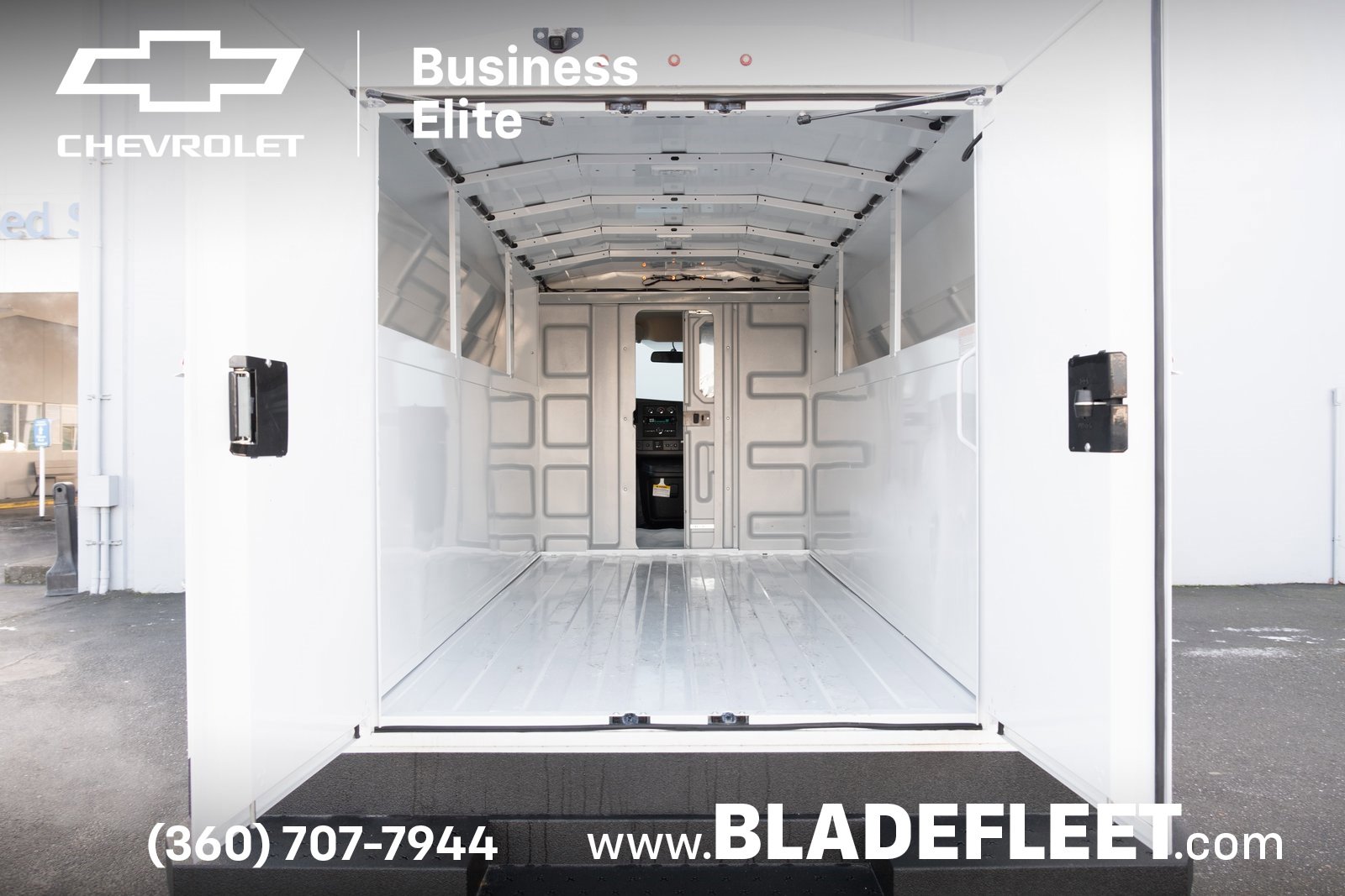 2024 Chevrolet Express Cutaway 3500 photo 4