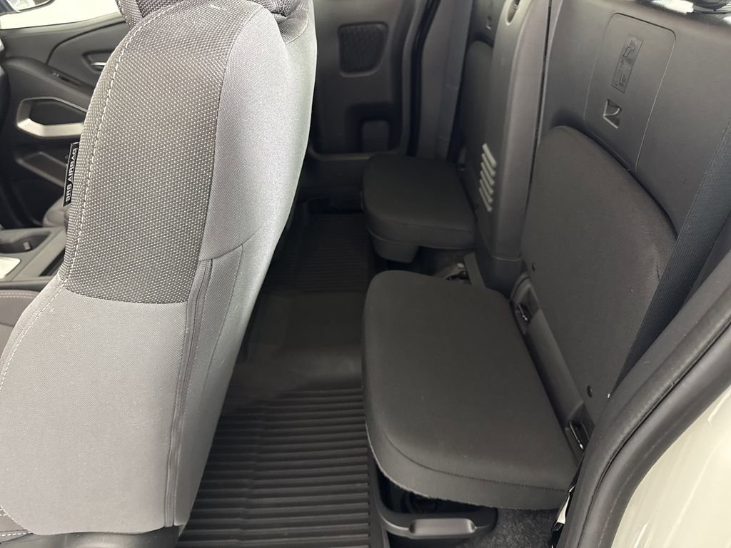 2025 Nissan Frontier SV photo 18