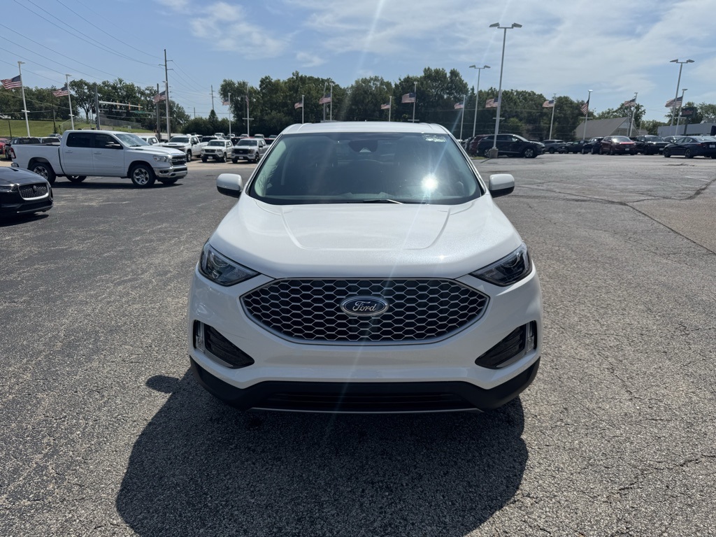 2024 Ford Edge SEL photo 2