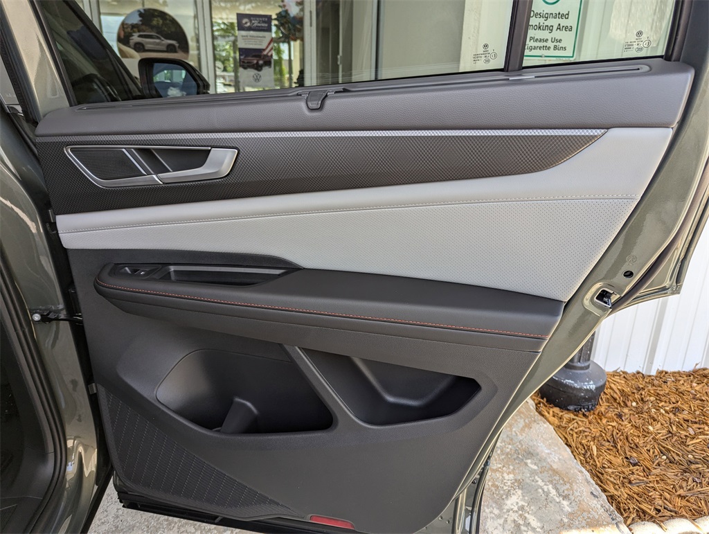 2025 Volkswagen Atlas SE Technology Peak Edition photo 29