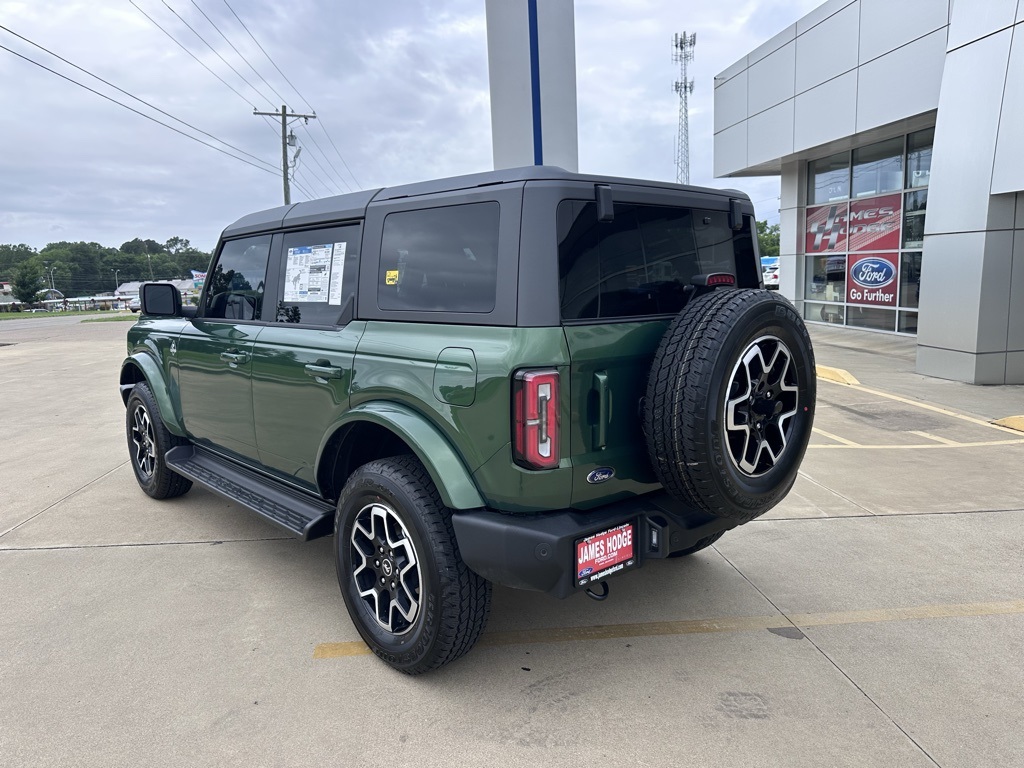 2025 Ford Bronco Outer Banks photo 2