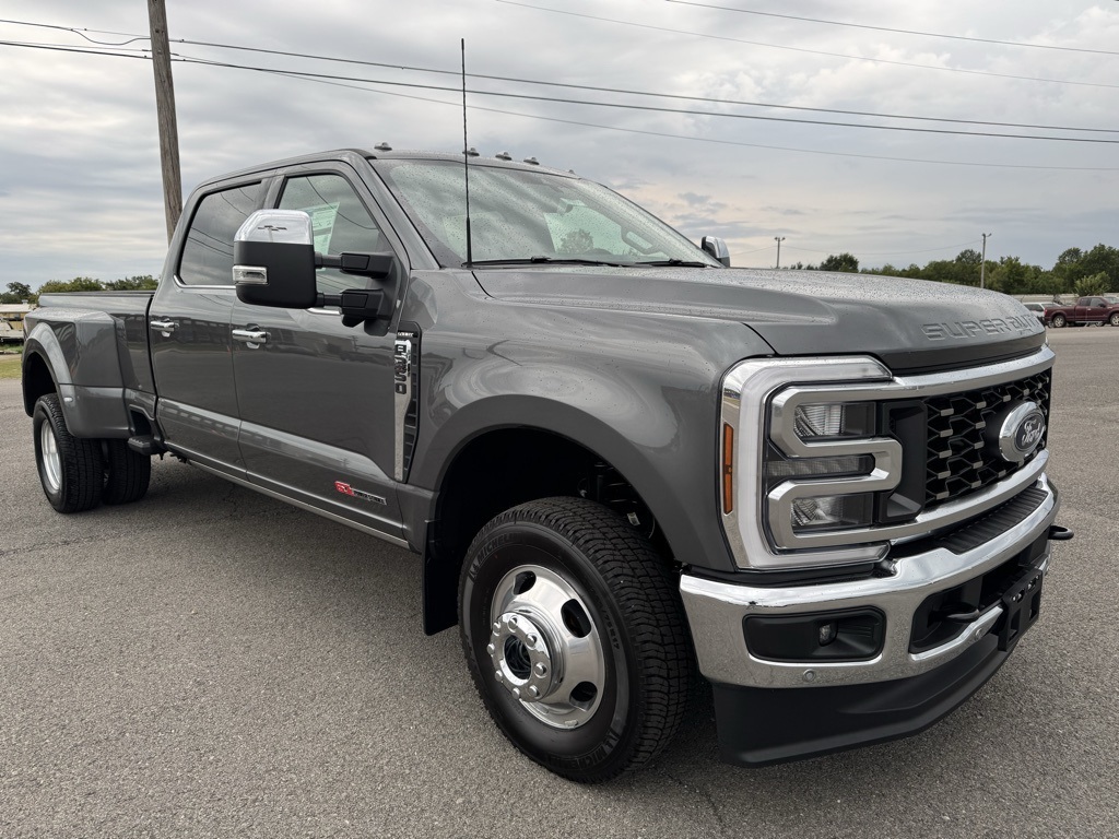 2026 Ford F-350 photo 3