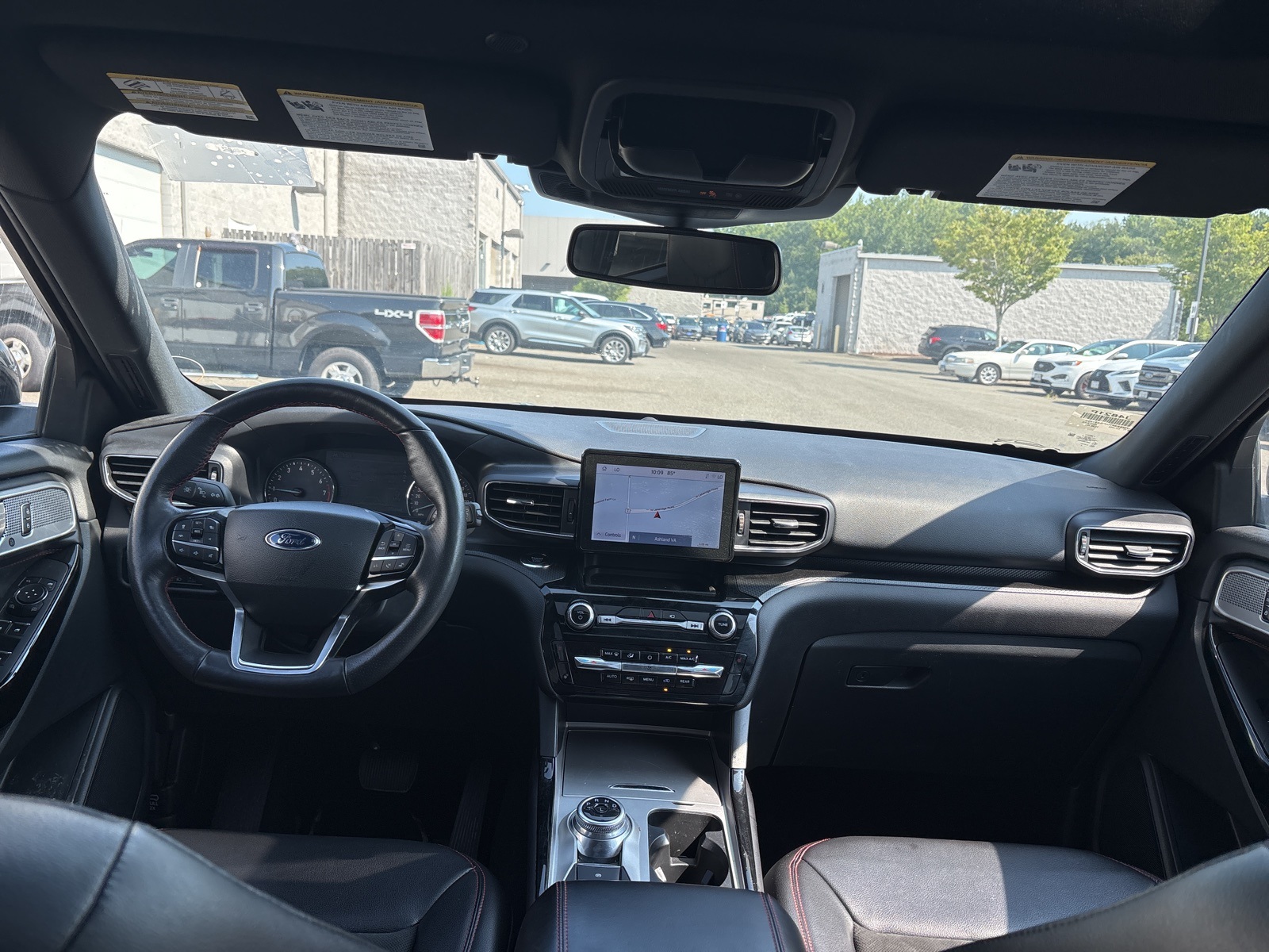 2023 Ford Explorer ST-Line photo 2