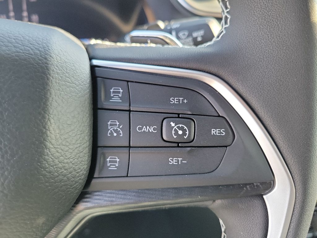 2025 Jeep Grand Cherokee Laredo X photo 5