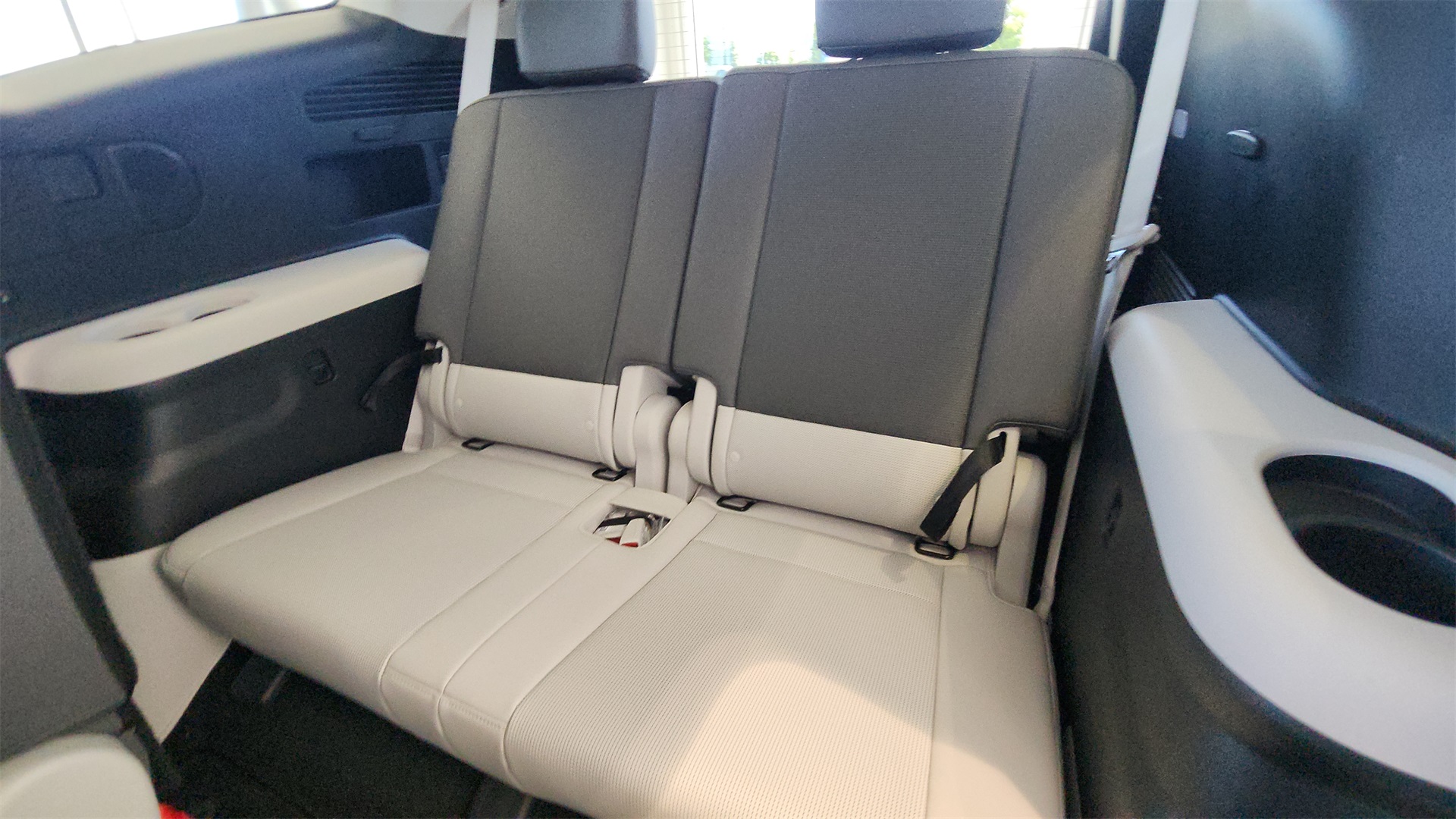 2026 Hyundai Ioniq SEL photo 15