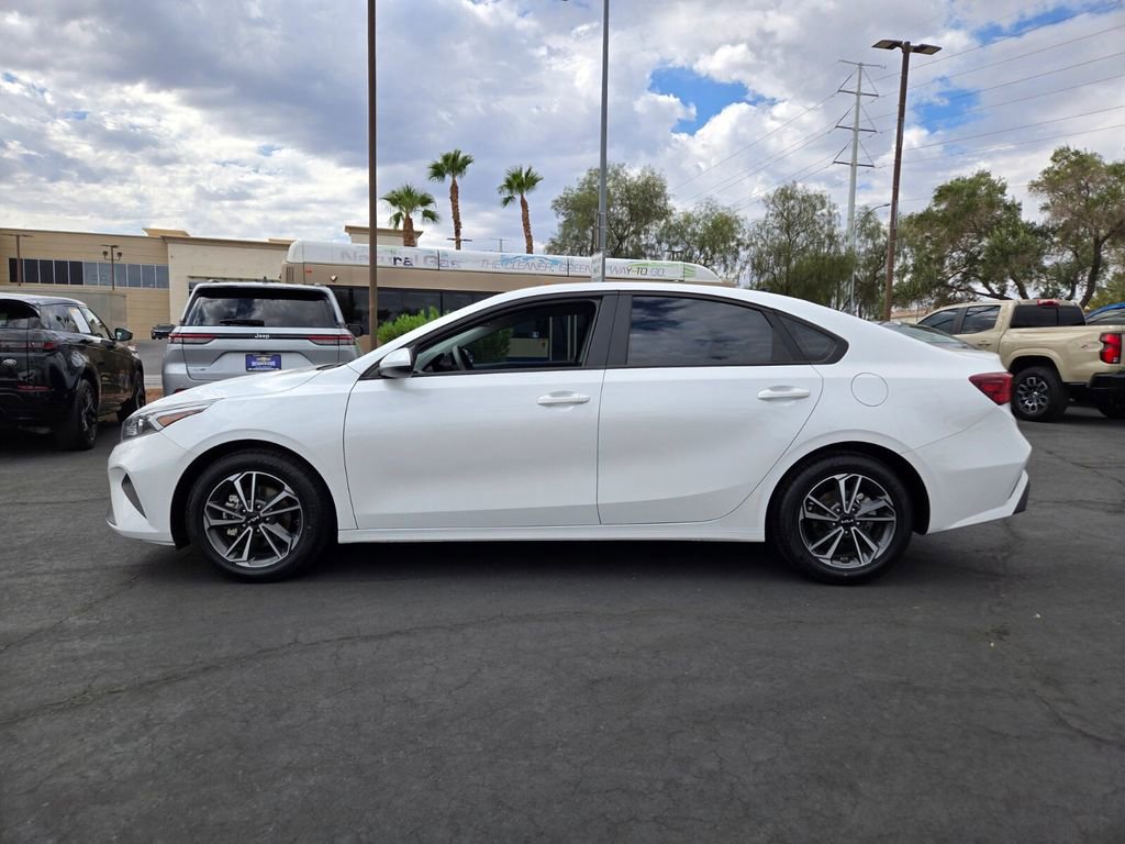 2022 Kia Forte LXS photo 3