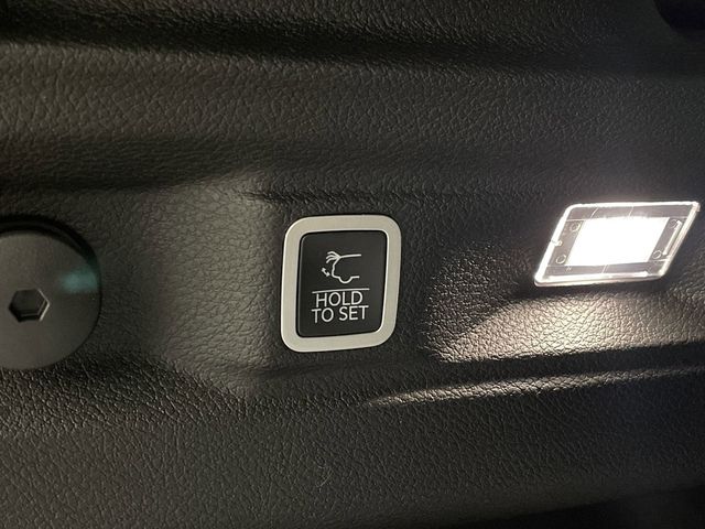 2025 Jeep Grand Cherokee Limited photo 13
