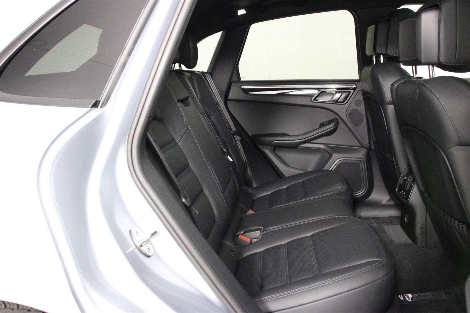 2025 Porsche Macan photo 30