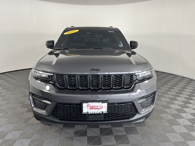 2022 Jeep Grand Cherokee Altitude photo 2