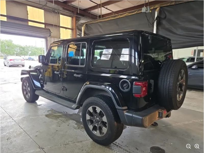 2018 Jeep Wrangler Unlimited Sahara photo 2