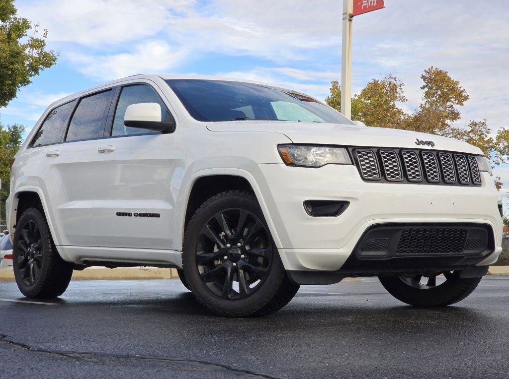 2018 Jeep Grand Cherokee Altitude photo 2
