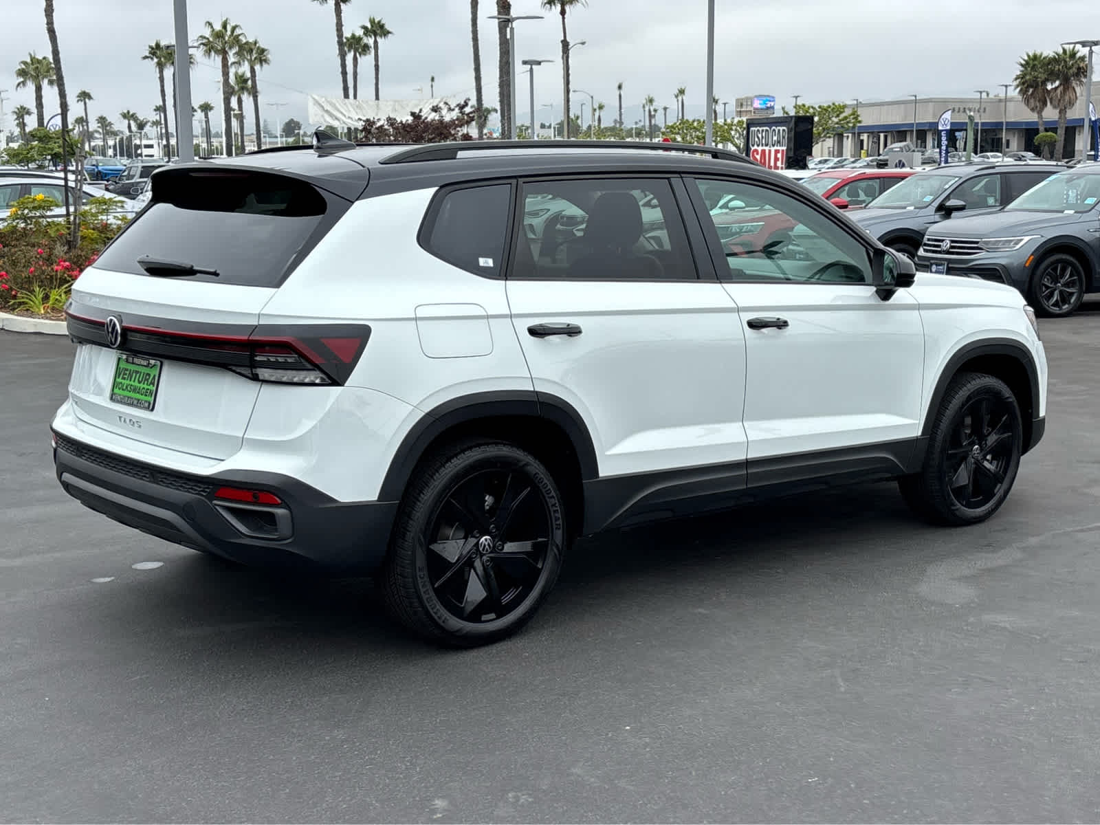 2025 Volkswagen Taos SE photo 4