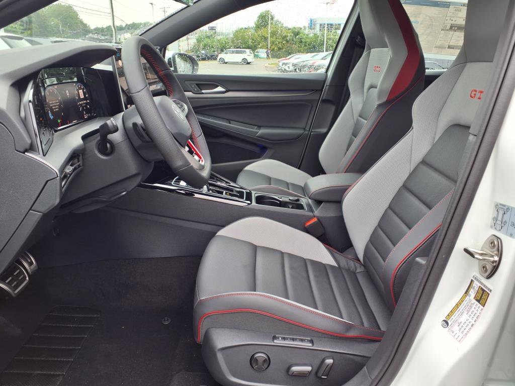 2025 Volkswagen Golf GTI SE photo 3